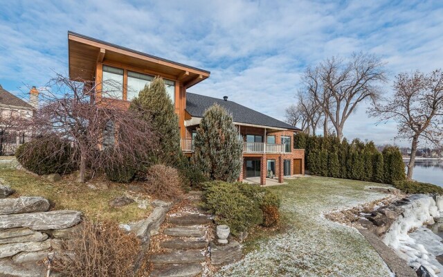 Modern Luxury Furnished, Surrounding St-Lawrence River View, Tranquil