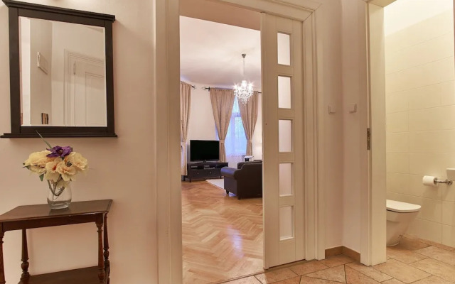 Old Town Square Royal Apartment