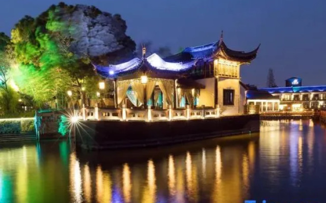 Qianshe Mengli Shuixiang Linhe Inn