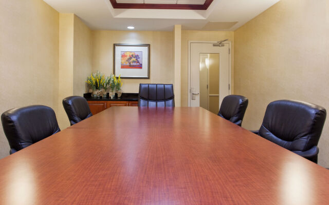 Holiday Inn Express & Suites Baton Rouge East by IHG