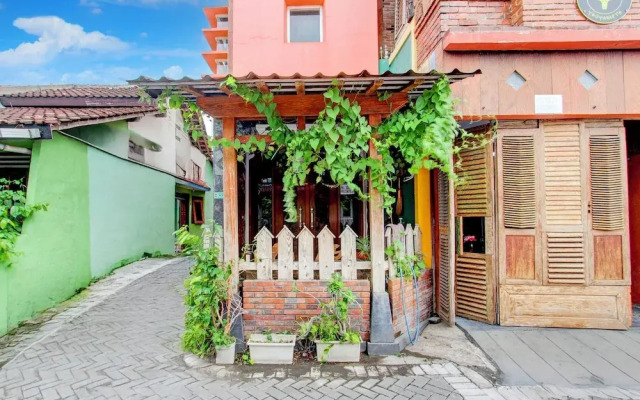 OYO 94405 D'classic Homestay