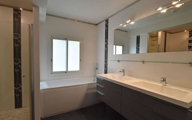 Attractive Holiday Home in Vézénobres With Swimming Pool