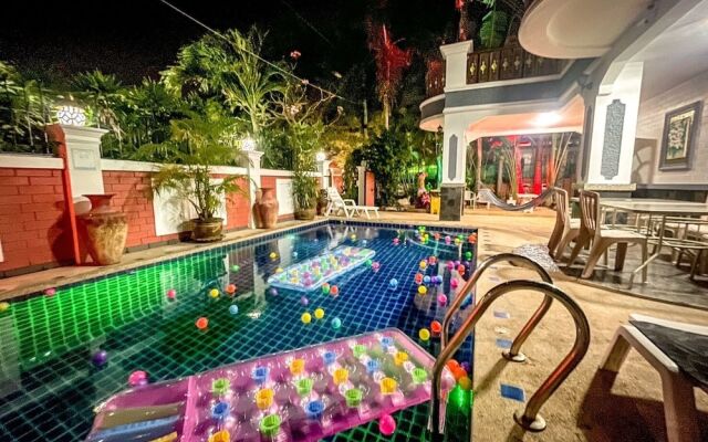 Madee Villa - Pattaya Holiday House Walking Street