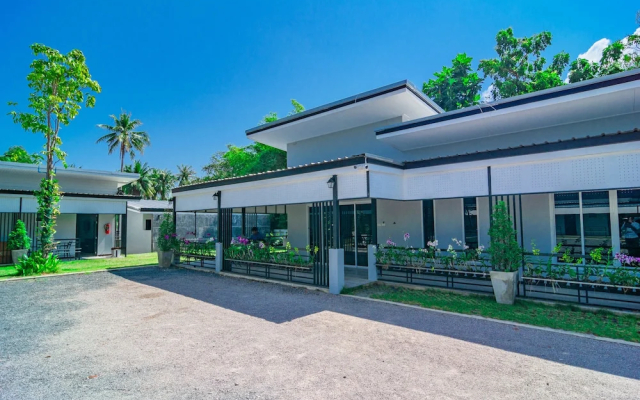 OYO 533 Runya Poolvilla