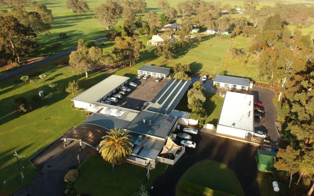 William Macintosh Motor Lodge