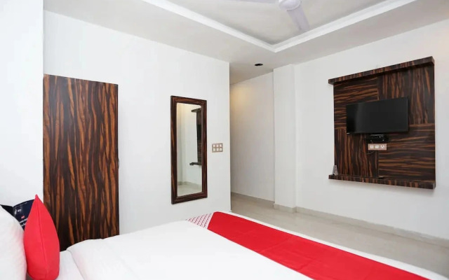 OYO 15566 Hotel Rosewood Inn