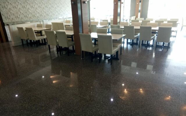 Desa Queenspark Hotel