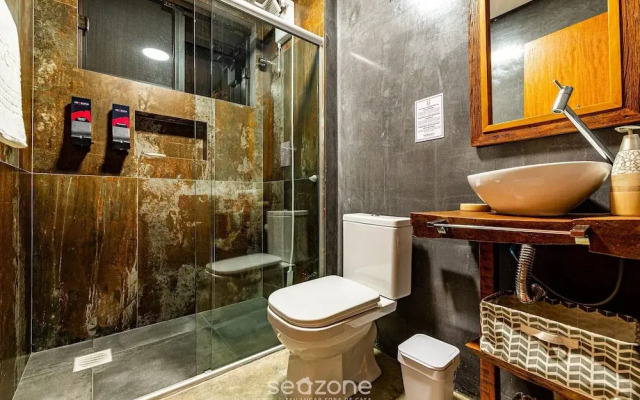 3BR Duplex w/ BBQ & Garage Near Beach Emb686