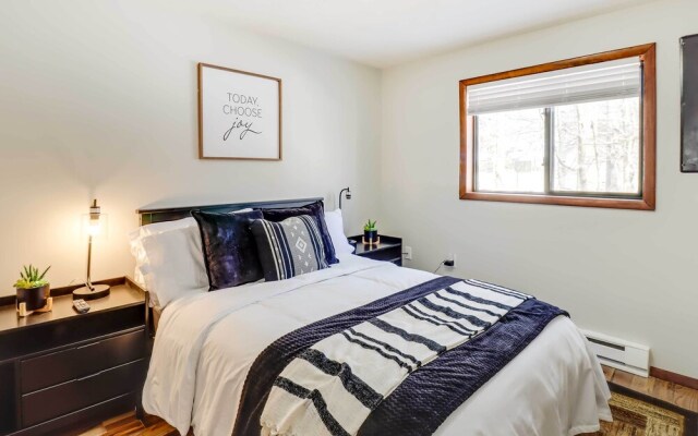 Tobyhanna Vacation Home w/ Community Pool Access