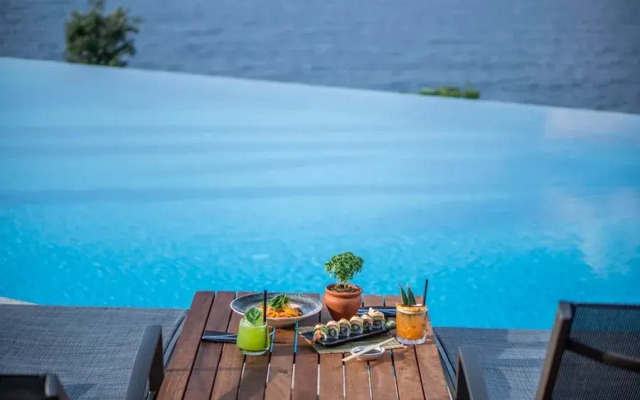 Red Rock Hotel & Suites By Selseve