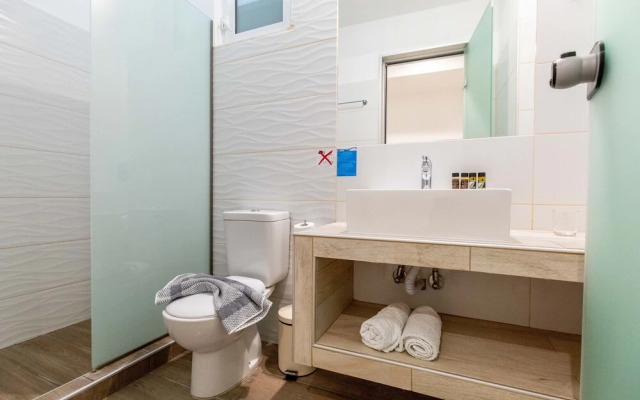 Stay Helios - Aparts & Pool Suites