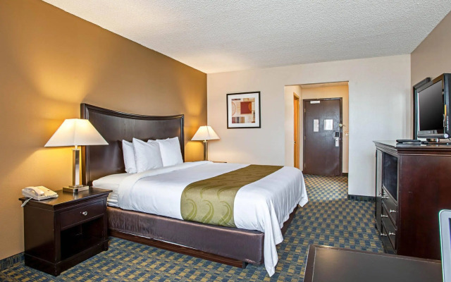 Quality Inn & Suites Kenedy - Karnes City