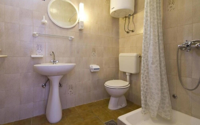 Ljilja - 10m From the sea With Parking - A4