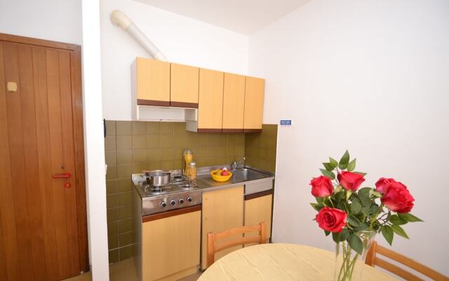 Sunny Apartment Right by the Beach