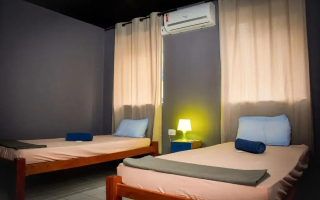Reef Hostel & Pousada