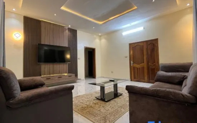 Spacious 2 Bedroom in City Center Cotonou — фото 2