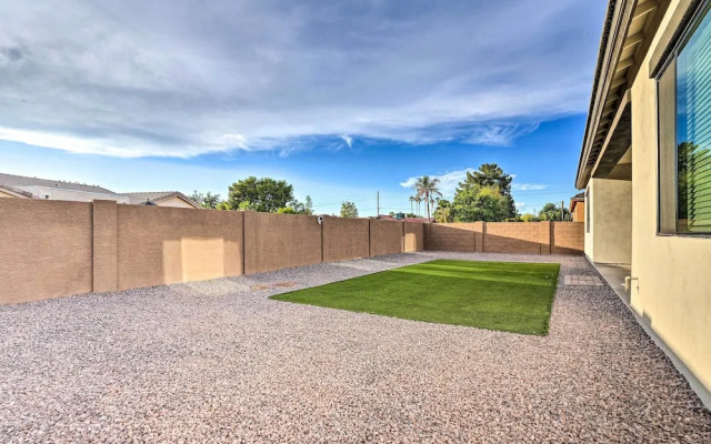 Modern Glendale Getaway ~ 3 Mi To Stadium!