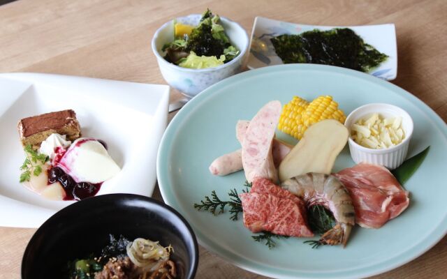 Yakiniku to Kaisen no Yado Raku
