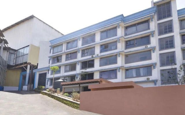 Oyo Townhouse 799 Royal Palms Hotel - Lily Collection