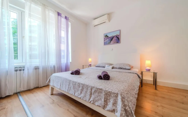 Lavanda Apartment With Terrace