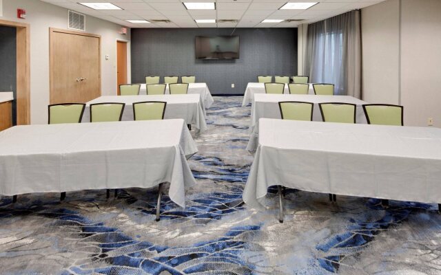 Fairfield Inn and Suites by Marriott Youngstown Austintown