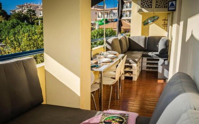 Stunning Olhos do Mar Apt, Albufeira