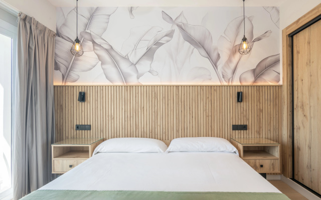 Hotel Parasol by Dorobe