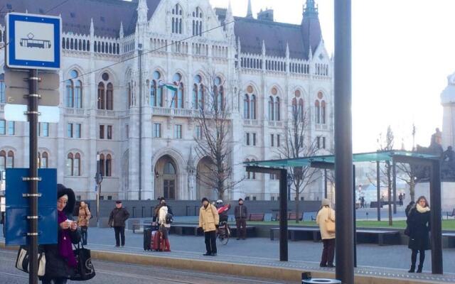 Your Private Parliament View In The Lap Of Luxury