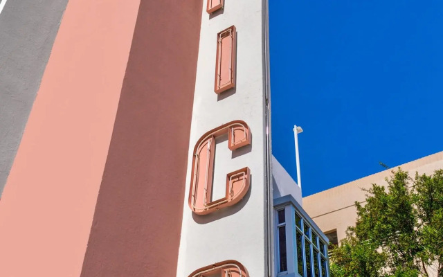 Tropics Hotel