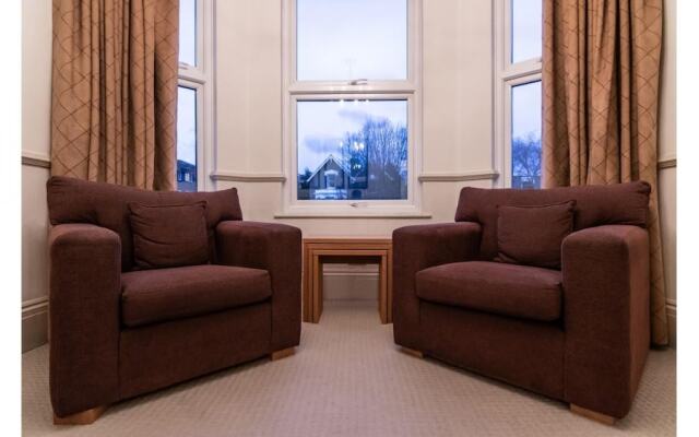 1 Bedroom in Kew Gardens - Clarendon Garden