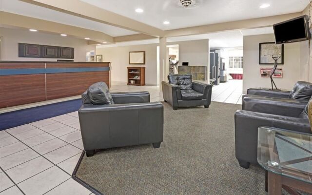 Days Inn and Suites by Wyndham Greeley