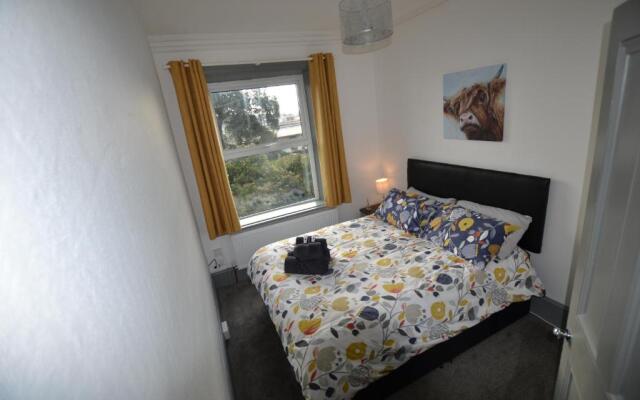 Maytree Apartment - 2 Bedrooms Apartment - Stayseekers