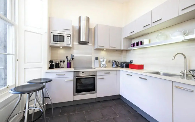 Contemporary Apt in the New Town