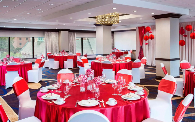Sheraton LaGuardia East Hotel