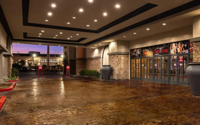 Silver Sevens Hotel & Casino