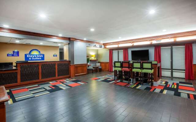 Days Inn & Suites by Wyndham Tyler