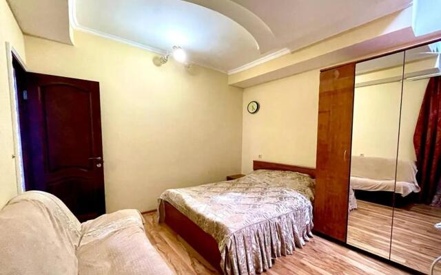 Дом на переулке Буачидзе 2