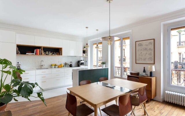 Bright Apartment in the Heart of Paris