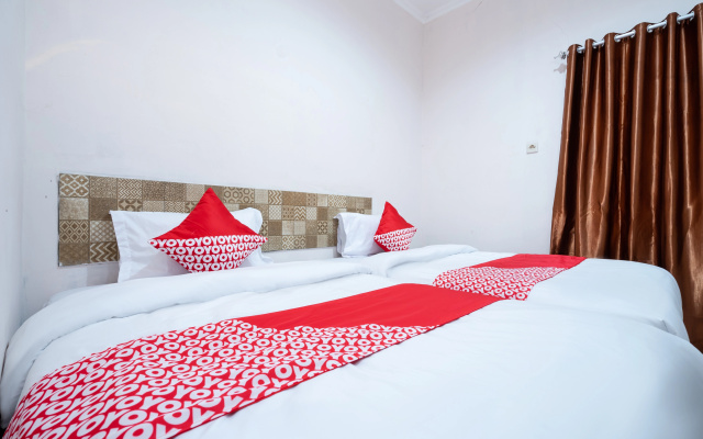 Hotel O Art Guest House Syariah – Guest Rooms – Yogyakarta
