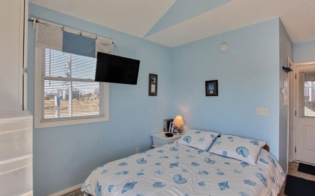 29 Cabana Anna Studio Bedroom Condo by RedAwning