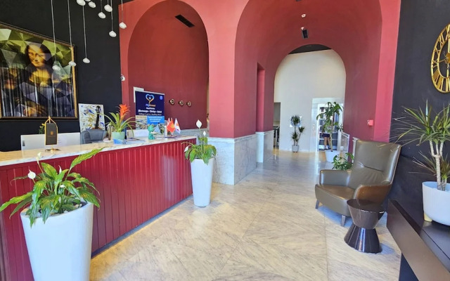 Royalis Suites