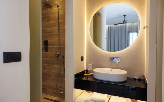 Kouros Blanc Resort & Suites