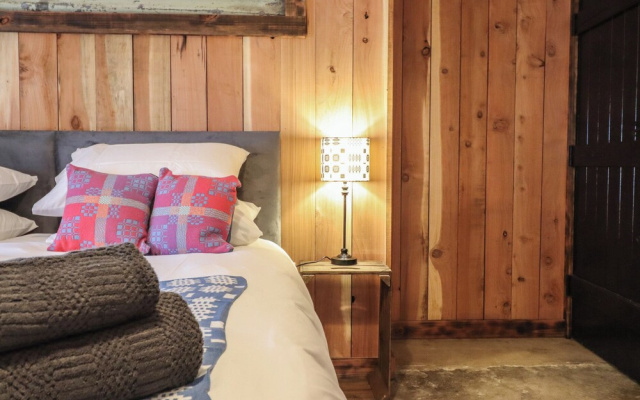 Godre'r Gyrn, Plas Moelfre Hall Barns
