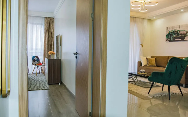 Moonlight Manor by Edmor Suites.