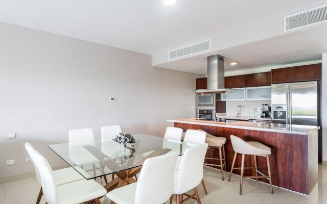 Z Casa Marea 2 Bedroom Condo by Redawning
