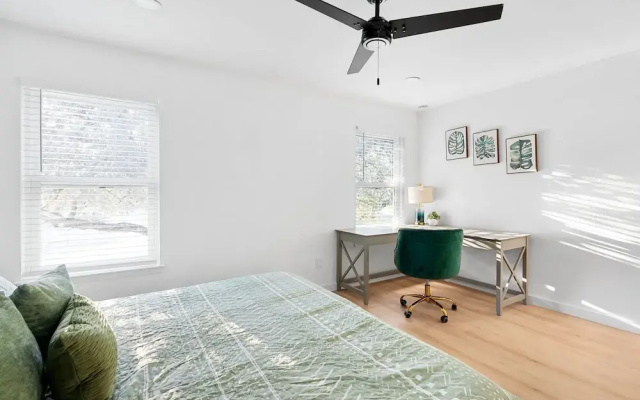 Trendy 3 Bedroom Oasis in Central Austin