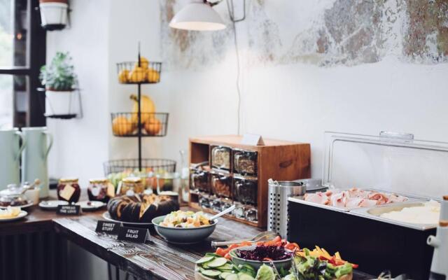 Long Story Short Hostel & Café