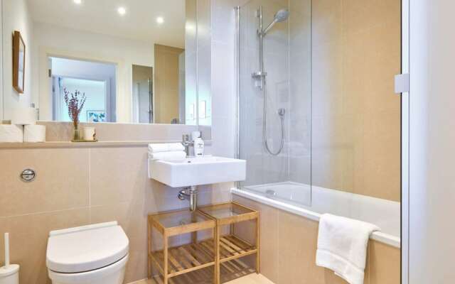 Beautiful 1 Bedroom With Balcony Near Mile End