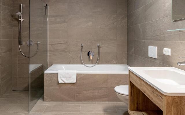 Spacious apartment with sauna, ski area at 600 m.