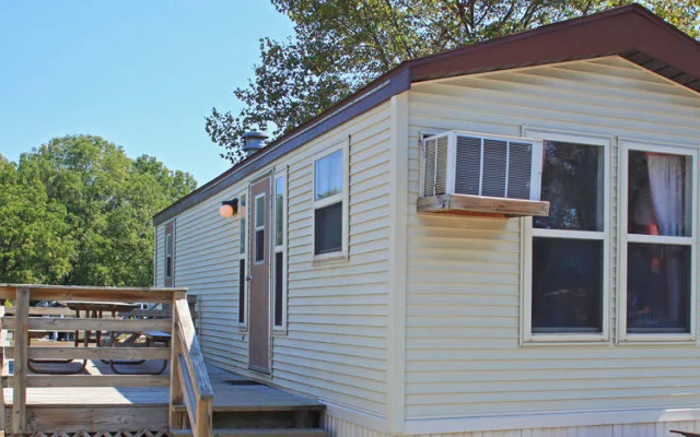 Circle M RV & Camping Resort - Caravan Park